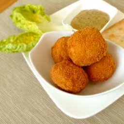 Bocconcini fritti croccanti con salsa