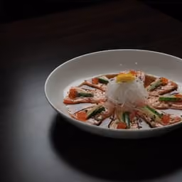 Carpaccio di pesce con guarnizioni