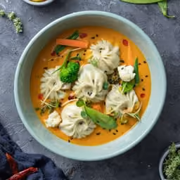 Dumpling al curry con verdure