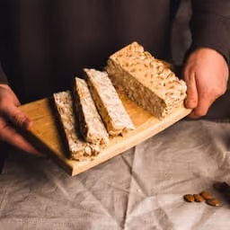 Torrone alle mandorle a fette
