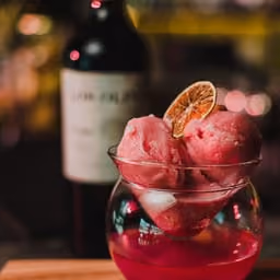 Sorbetto al limone in un bicchiere