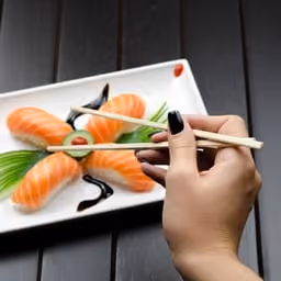 Gunkan di salmone scottato