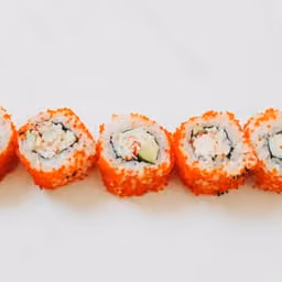 Gunkan con uova di tobiko