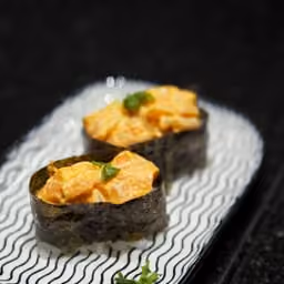 Gunkan con mango