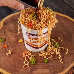 Spaghetti piccanti con salsa di soia