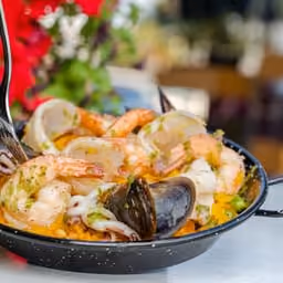 Frutti di mare piccanti in padella
