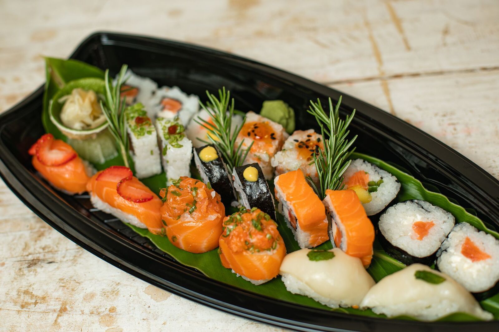 Vassoio misto di nigiri e maki