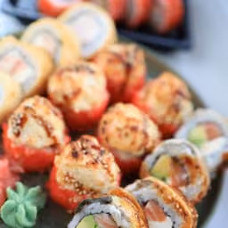 Uramaki misti colorati