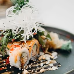 Uramaki con verdure fresche