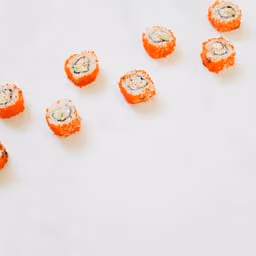 Uramaki tagliati a fette