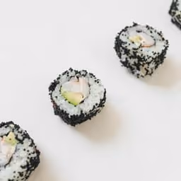 Uramaki con riso venere e philadelphia
