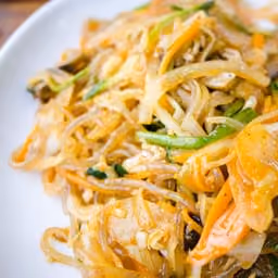 Verdure saltate con noodles