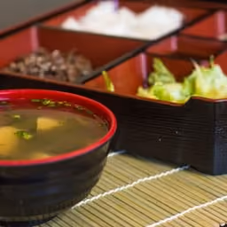 Zuppa di miso in un bento